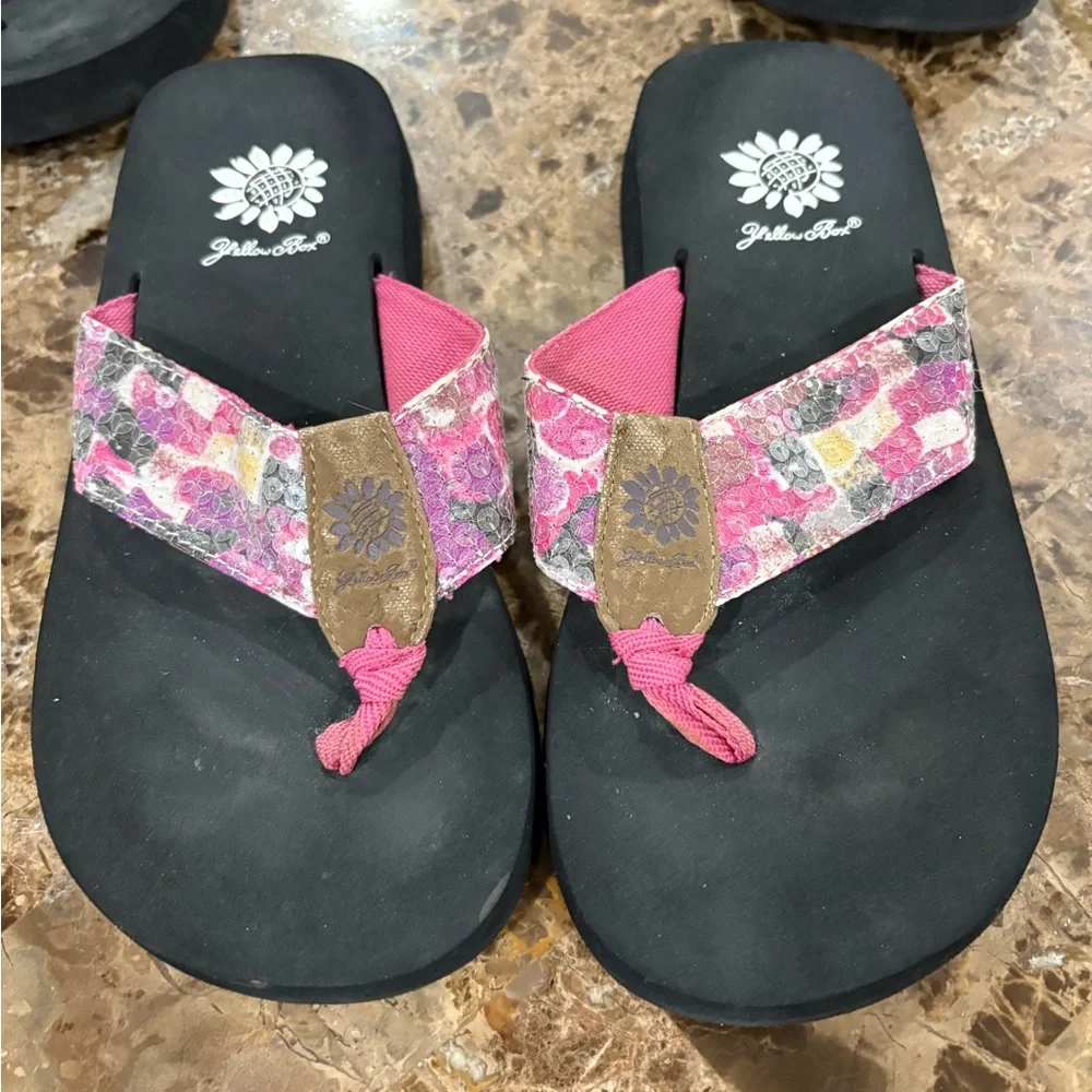 Yellow Box Mixed-Pattern Women’s Flip Flop Set — Black, White, Pink - Picture 2 of 9